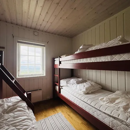 Feriehus Red Cross Cabin, Spacious Mountain *