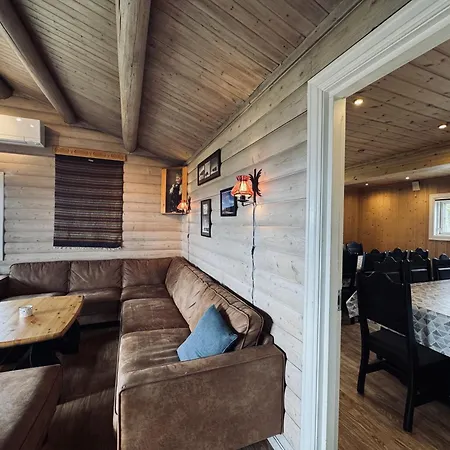 Feriehus Red Cross Cabin, Spacious Mountain