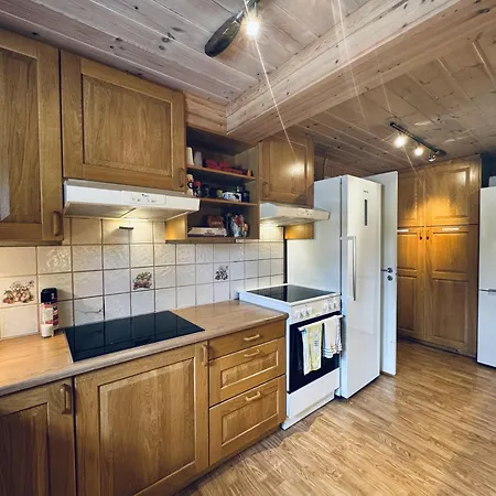 Red Cross Cabin, Spacious Mountain Semesterbostad
