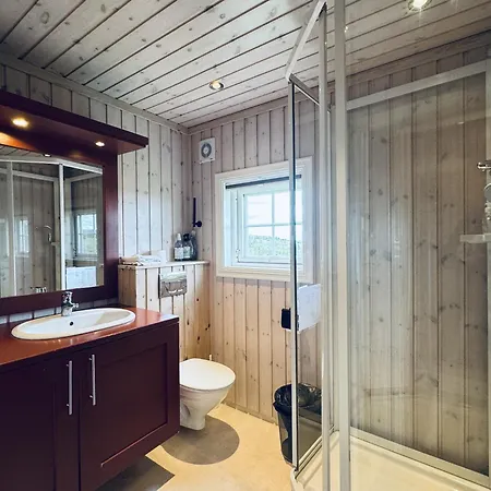 Red Cross Cabin, Spacious Mountain Feriehus *