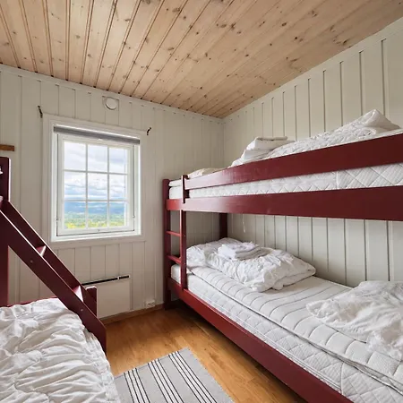 Red Cross Cabin, Spacious Mountain Semesterbostad
