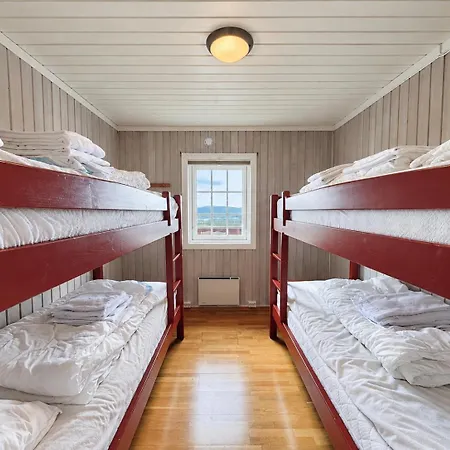Semesterbostad Red Cross Cabin, Spacious Mountain *