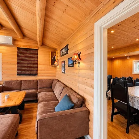 Semesterbostad Red Cross Cabin, Spacious Mountain