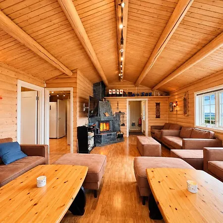 Red Cross Cabin, Spacious Mountain Gol