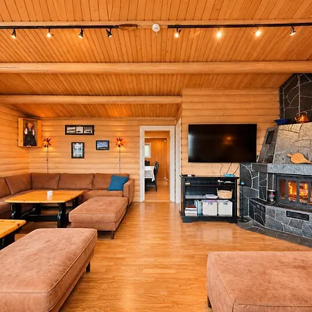 Semesterbostad Red Cross Cabin, Spacious Mountain Gol