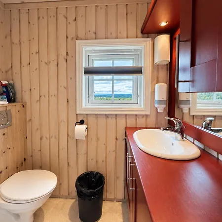 Red Cross Cabin, Spacious Mountain Semesterbostad