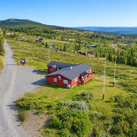 Semesterbostad Red Cross Cabin, Spacious Mountain