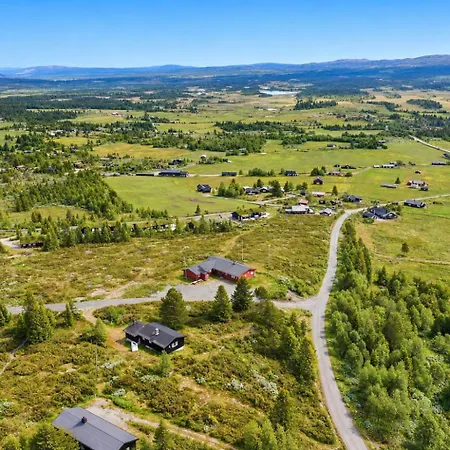Semesterbostad Red Cross Cabin, Spacious Mountain Gol
