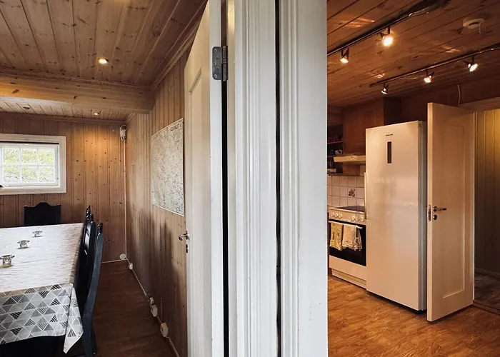 Red Cross Cabin, Spacious Mountain Gol