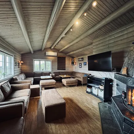 Red Cross Cabin, Spacious Mountain גול