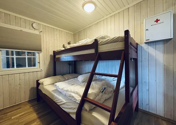 Feriehus Red Cross Cabin, Spacious Mountain *