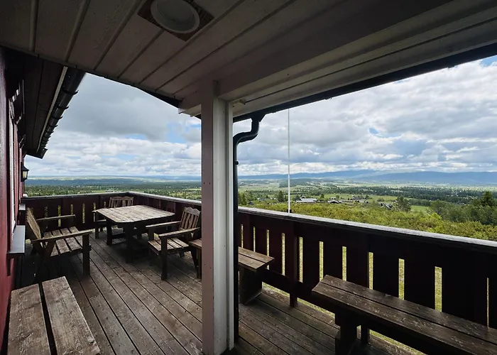 Feriehus Red Cross Cabin, Spacious Mountain *