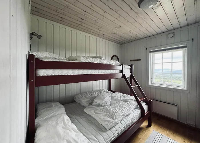 Feriehus Red Cross Cabin, Spacious Mountain *