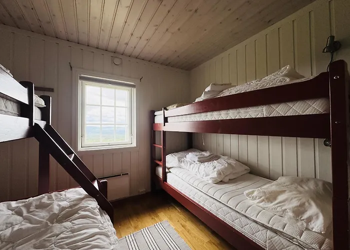 Feriehus Red Cross Cabin, Spacious Mountain *