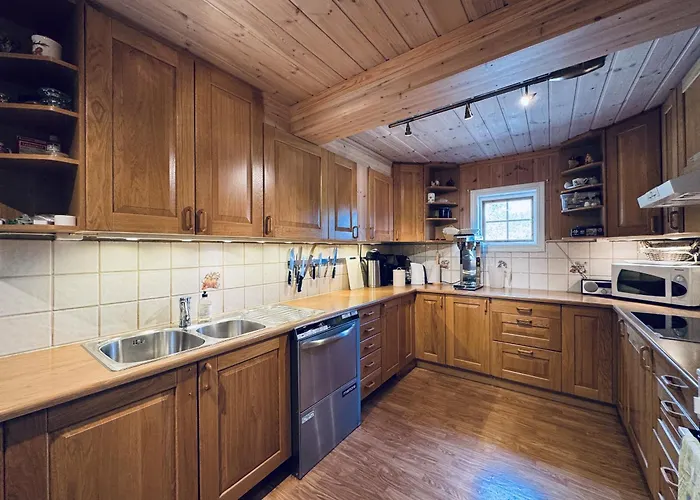Red Cross Cabin, Spacious Mountain Feriehus *