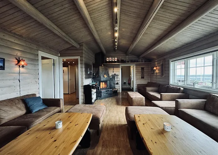 Feriehus Red Cross Cabin, Spacious Mountain *